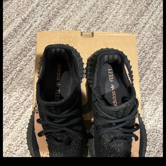 Adidas Yeezy Boost 350 V2 Box in Tan and Black - Picture 1 of 8